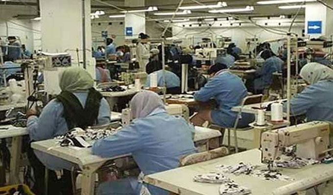 تونس: خسارة 40 ألف موطن شغل وغلق 300 مؤسسة في قطاع النسيج بعد الثورة | المصدر تونس