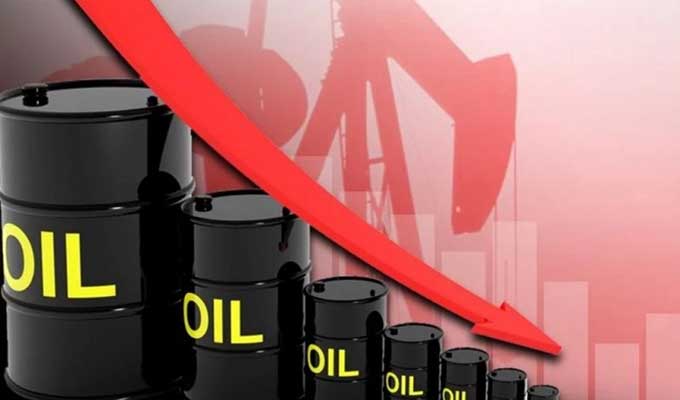 أسعار النفط تتراجع إلى أدنى مستوى منذ 21 فبراير 2022