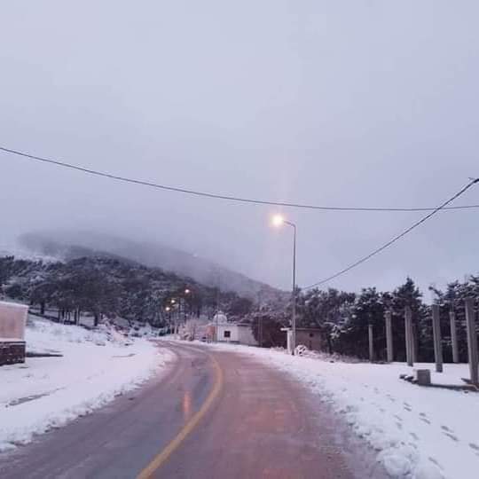 FB IMG 1674114102891 - صور: الثلوج تغطي مدينة عين دراهم..